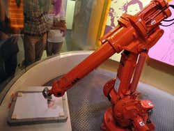 Museo della Scienza e della Tecnologia di Shanghai, Robot pittore